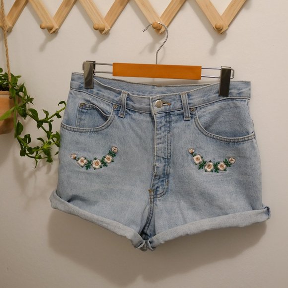 Vintage Embroidered High-Waisted Mom Shorts - Picture 1 of 9